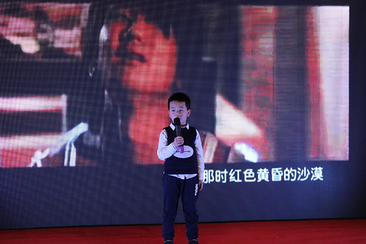 王子辰小朋友為大家獻(xiàn)上歌曲《一千年以后》