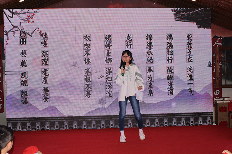 梁懷丹為大家獻(xiàn)上歌曲《生僻字》